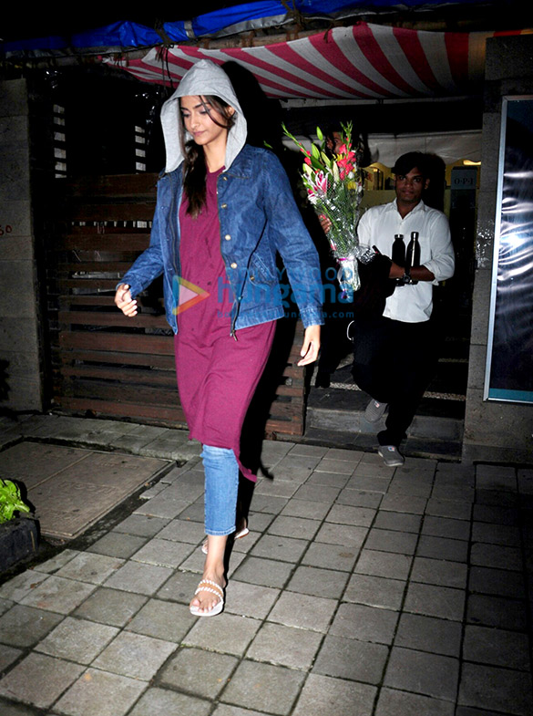 sonam kapoor snapped post salon session in juhu 2