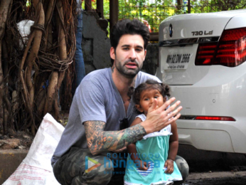 Sunny Leone's husband Daniel Weber snapped with baby Nisha