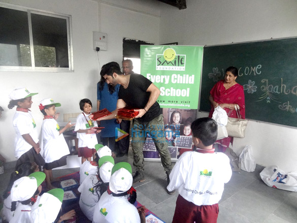 taaha shah snapped visiting the ngo smile foundation 2