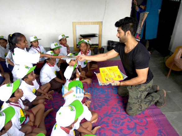 taaha shah snapped visiting the ngo smile foundation 4