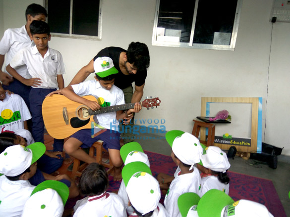 taaha shah snapped visiting the ngo smile foundation 6