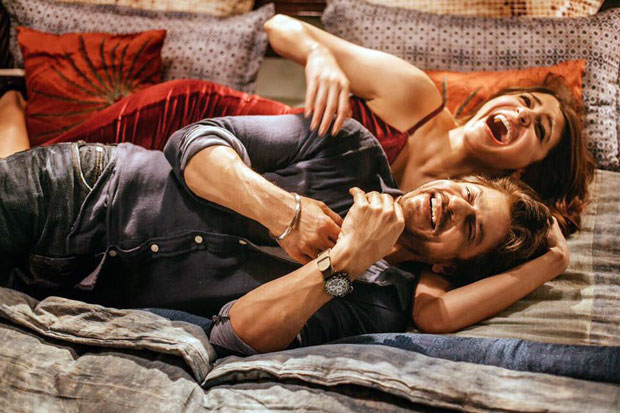 These-BTS-photos-of-Shah-Rukh-Khan-and-Anushka-Sharma-in-Jab-Harry-Met-Sejal-will-get-you-ready-for-the-film!