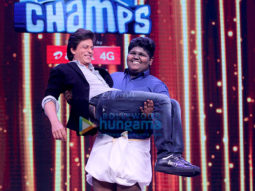 This picture of Shah Rukh Khan being picked up by a kid will leave you in splits