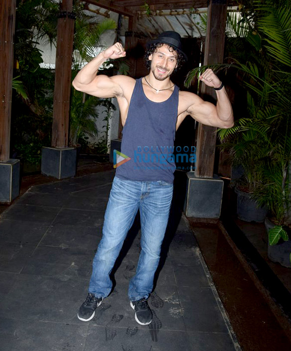 tiger shroff snapped at sajid nadiadwalas office in versova 4