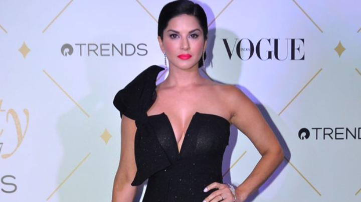 SIZZILING Sunny Leone OPENS UP About Her Daughter | Vogue Beauty Awards 2017 SIZZILING Sunny Leone OPENS UP About Her Daughter | Vogue Beauty Awards 2017