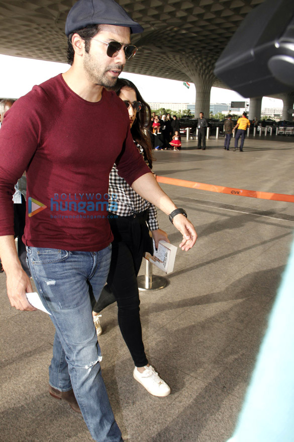 varun dhawan snapped with girlfriend at the airport 3