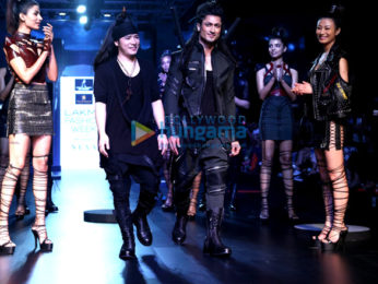 Vidhyut Jamwal walks for Asa Kazingmei at Lakme Fashion Week 2017