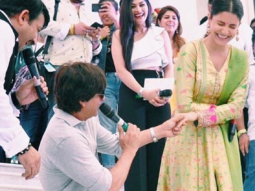 WATCH: Crowd goes crazy when Shah Rukh Khan sings ‘Lollipop Lagelu’ for Anushka Sharma in Varanasi