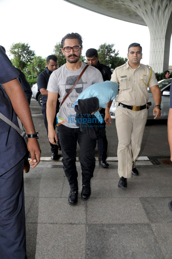 Aamir Khan, Kareena Kapoor Khan, Irrfan Khan snapped at the airport