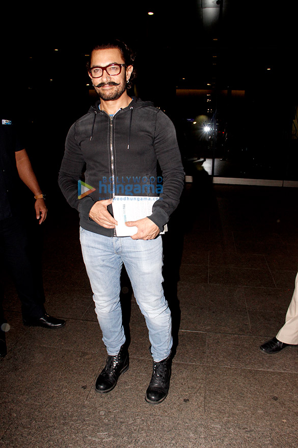 aamir khan kriti sanon ameesha patel and others snapped at the airport 2