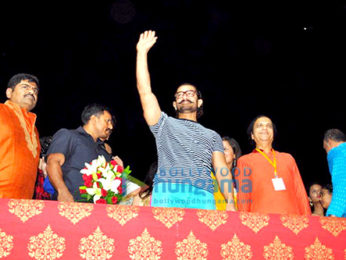 Aamir Khan graces Navratri Pooja in Vadodara