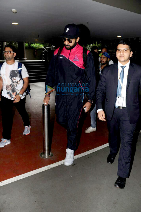 abhishek bachchan arrives at the mumbai airport 4