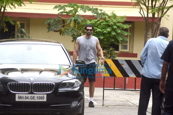 aditya roy kapoor and nidhhi agerwal snapped post gym 2