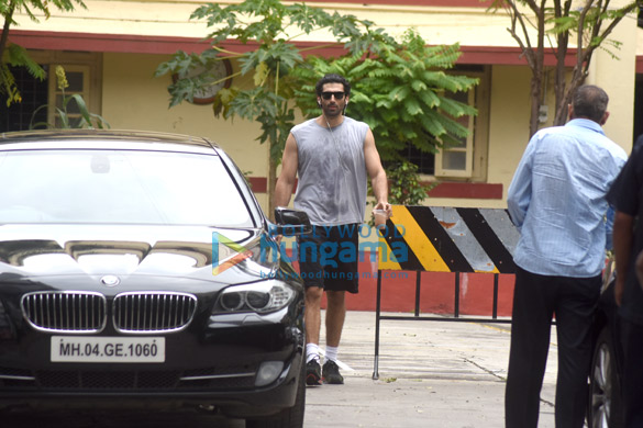 aditya roy kapoor and nidhhi agerwal snapped post gym 3