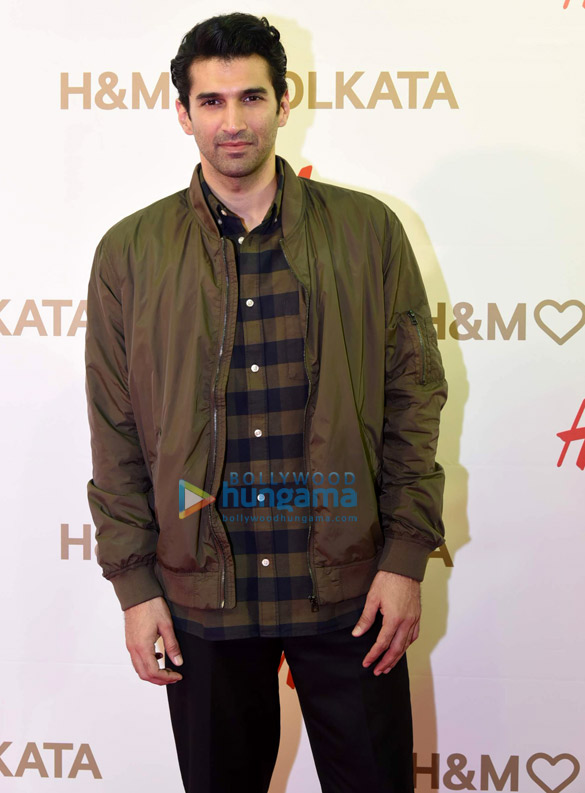 aditya roy kapur raima sen bhaichang bhutia at hm store launch in kolkata 1