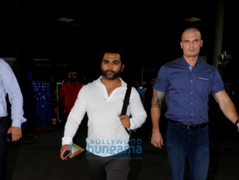 Aditya Roy Kapur, Kriti Sanon, Aditi Rao Hydari and others snapped at airport