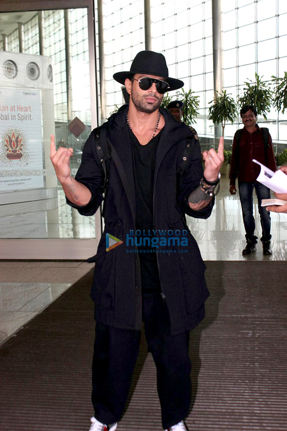 ajay tamannaah and karan singh snapped at the airport 3