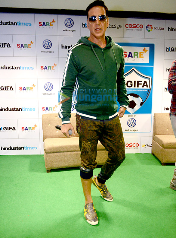 akshay kumar graces the grand opening ceremony of indian football tournament in new delhi 1