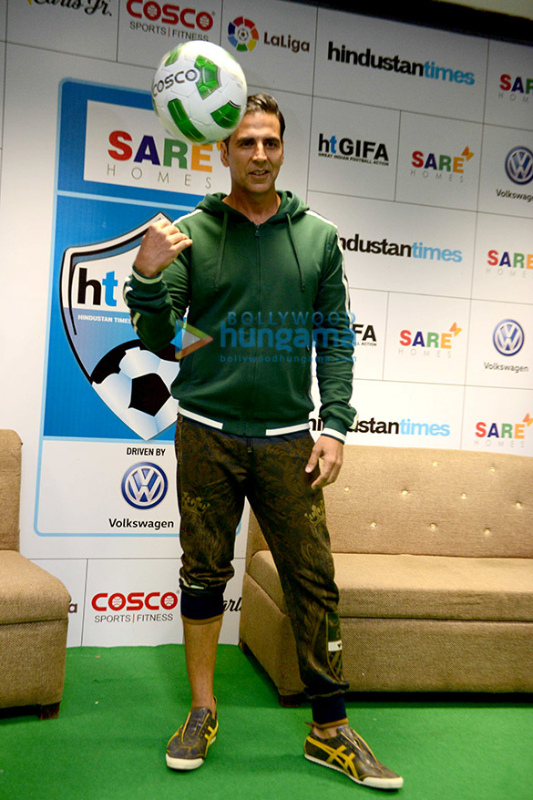 akshay kumar graces the grand opening ceremony of indian football tournament in new delhi 5