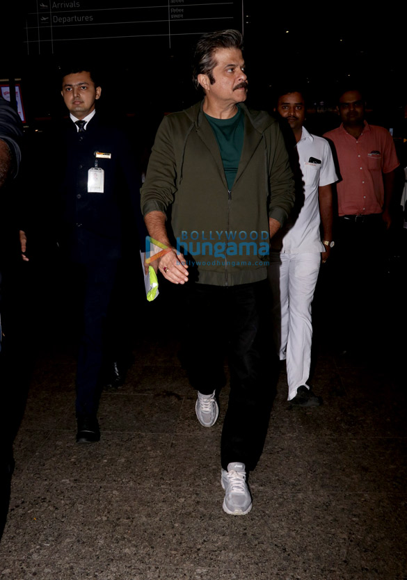 anil kapoor and prachi desai snapped at the airport 5