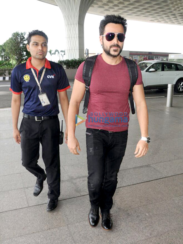 arjun kapoor evelyn sharma zareen khan and others snapped at the airport 5