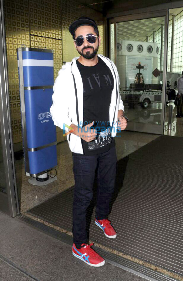 arjun kapoor and ayushmann khurrana snapped at the airport 1