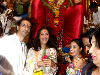 Arjun Rampal & Mehr Jesia visit Lalbaug Ganesha