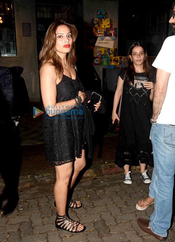 bipasha basu and friends snapped post dinner in bandra 1