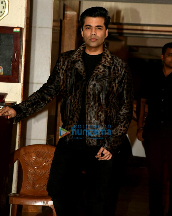 celebs snapped at kareena kapoor khans house for her birthday bash 9