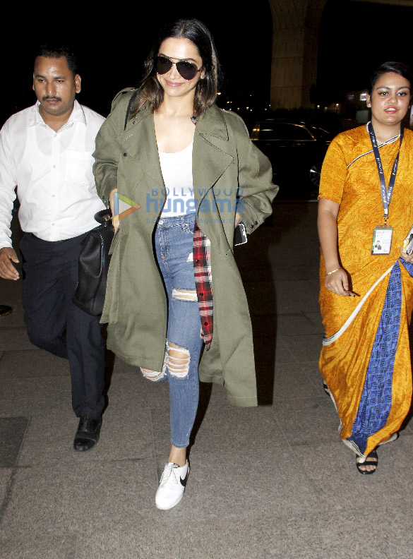 Deepika Padukone snapped leaving for Bangalore Deepika Padukone snapped leaving for Bangalore