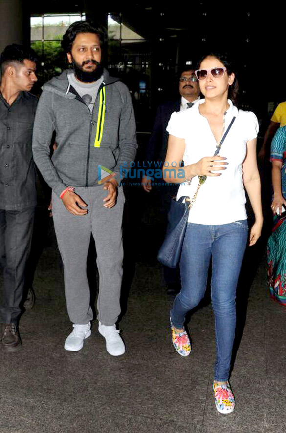 genelia dsouza arrives at the airport to receive her hubby riteish deshmukh as he returns from n 5