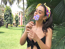 HOT! Amy Jackson spotted in a sizzling black outfit