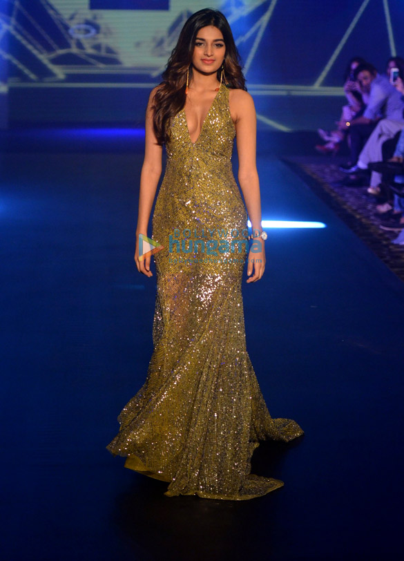 hrithik esha nidhhi walk at tech fashion tour season 3 8