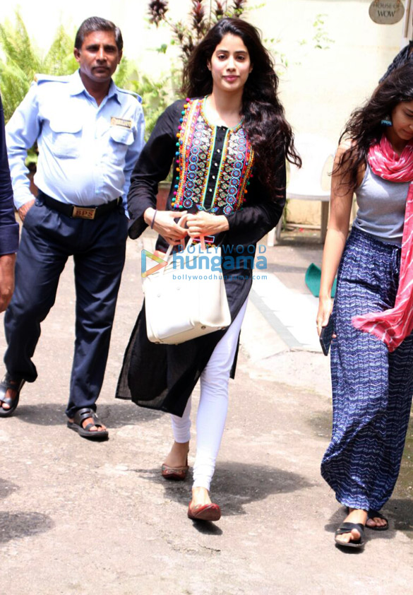 jahnavi kapoor snapped during her dance rehearsals 1