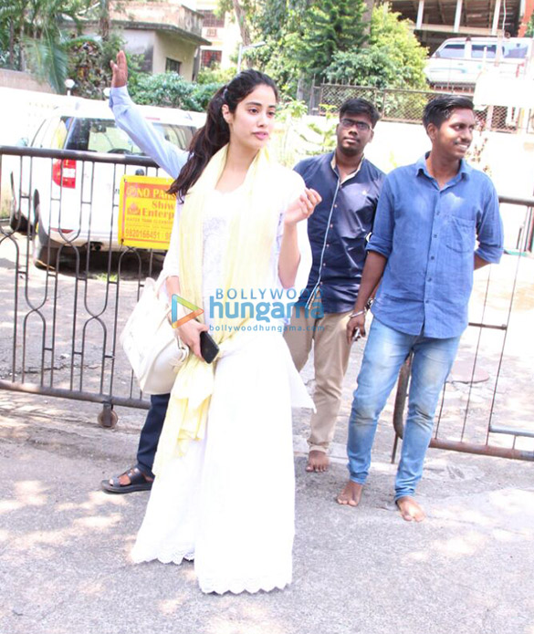 jahnavi kapoor spotted after dance rehearsal in bandra 3