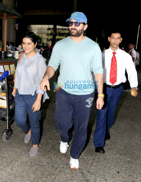 john abraham saif ali khan and others snapped at the airport 1