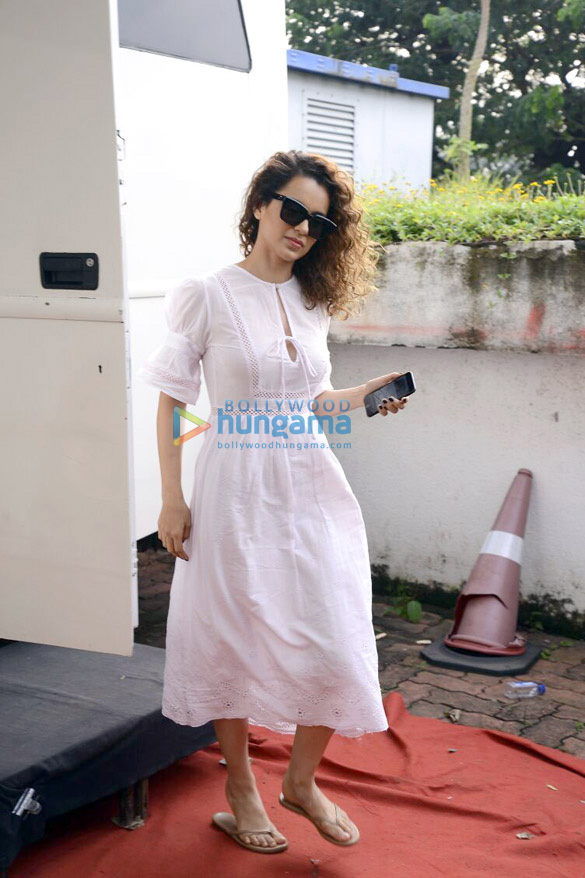 kangana ranaut snapped in two looks at film city1 5