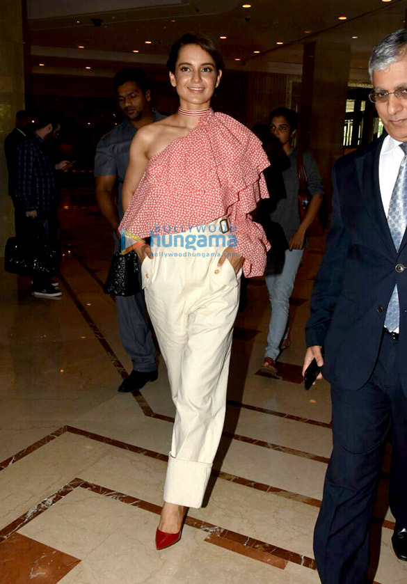 kangna ranaut snapped at a hotel in mumbai suburbs 5