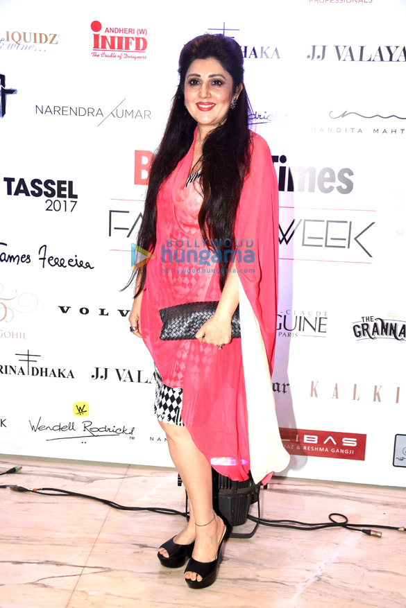 kiara harshvardhan shriya divya at bombay times fashion week 36