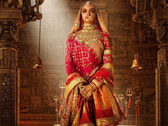 SHOCKING: Karni Sena members burn posters of Padmavati in Jaipur SHOCKING: Karni Sena members burn posters of Padmavati in Jaipur