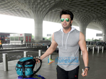 Manish Paul snapped at the airport