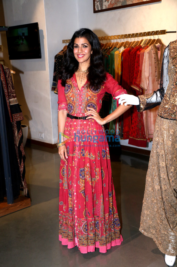 nimrat kaur unveils ritu kumars festive winter campaign at her kala ghoda store in mumbai 4