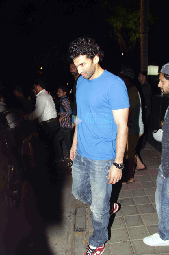 🔥 Ranbir's Awesomeness 🔥 on X: Ranbir Kapoor was spotted with his  friends post his dinner at Hakkasan rocking @SpikeLee x Air Jordan 1 ,  paired with YSL jeans  / X