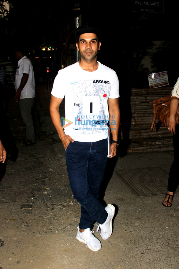 rajkummar rao snapped at bandra 5