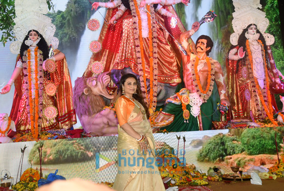 ranbir alia rani snapped at durga pooja in juhu5