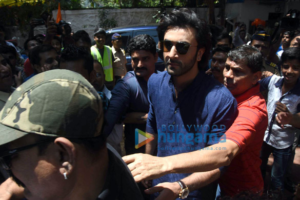 ranbir kapoor rishi kapoor randhir kapoor at the visarjan of r k studios ganesha idol 1