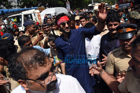 ranbir kapoor rishi kapoor randhir kapoor at the visarjan of r k studios ganesha idol1 1