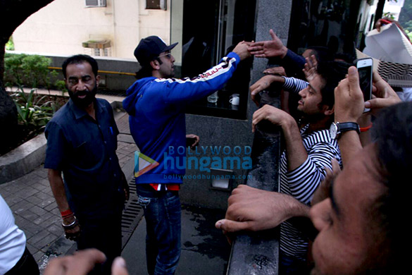 ranbir kapoor greets fans on his 35th birthday 1