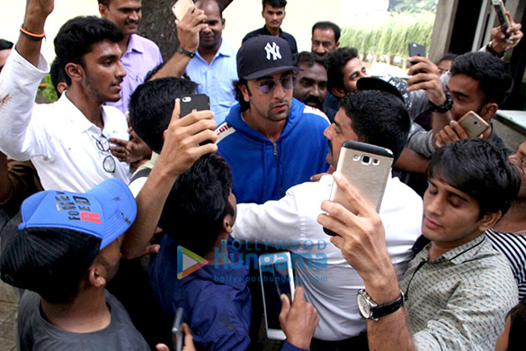 ranbir kapoor greets fans on his 35th birthday 5