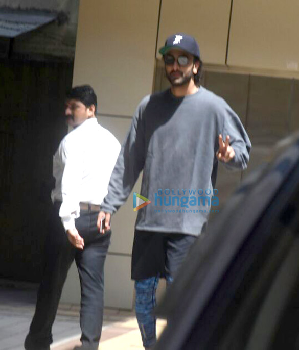 ranbir kapoor snapped post rehearsals for his film dragon in bandra 1